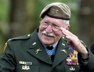 Col. Lewis L. Millett in a 2003 Veteran's Day parade in Palm Springs, Calif. (The Press-Enterprise/Terry Pierson)